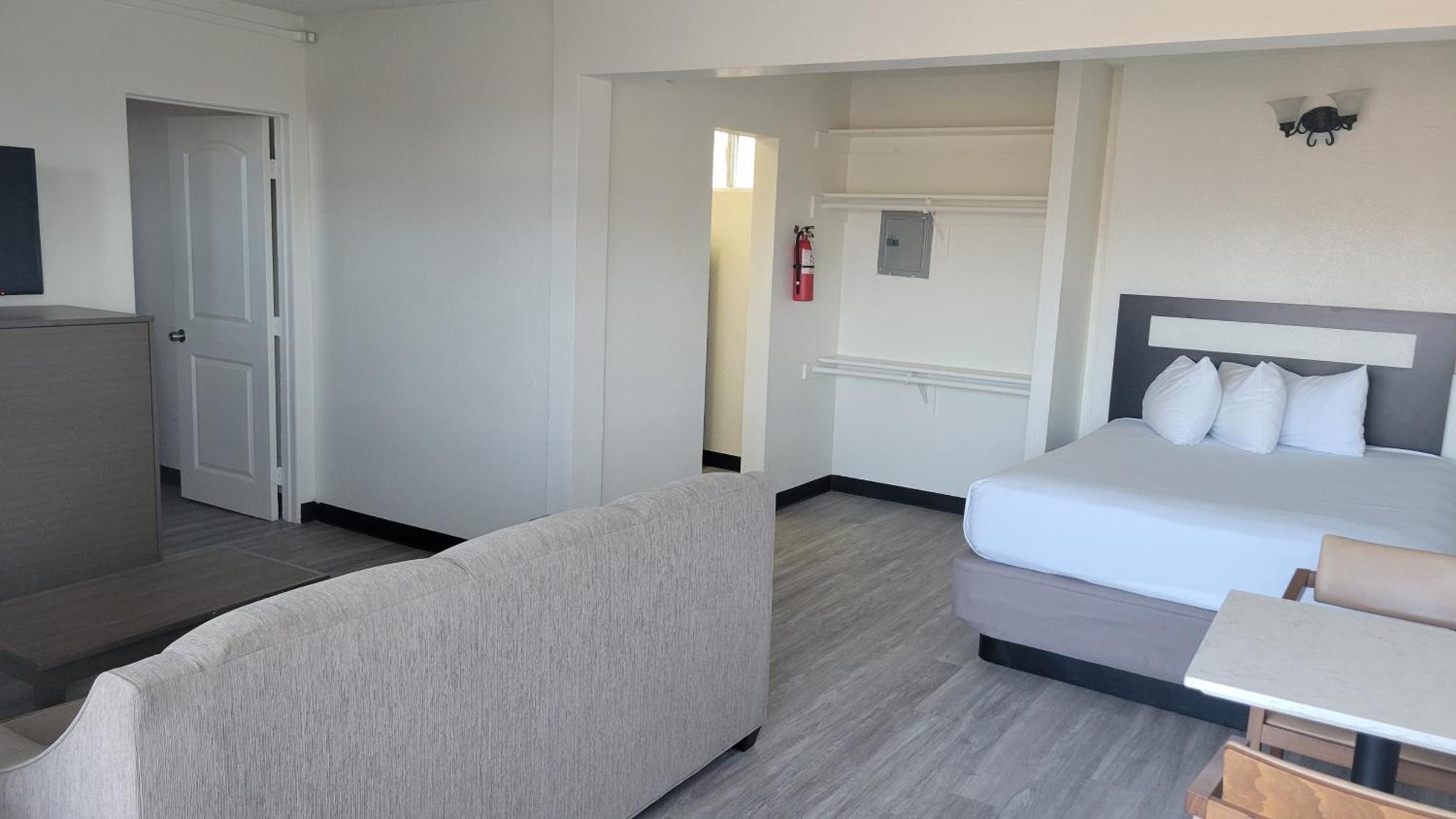 Mc Pacific Inn & Suites Torrance Exterior photo